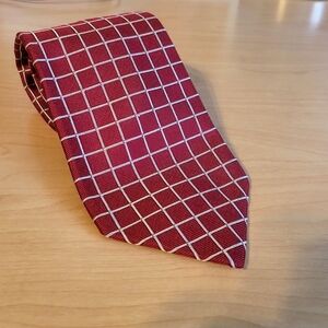 Brook Brothers 346 Red Silk Mens Tie Geometric Design
